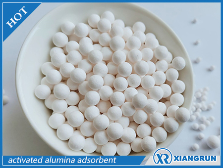 Activated alumina adsorbent